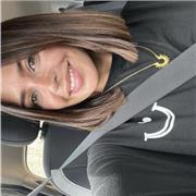 Pedagoga que disfruta de la educación y la enseñanza